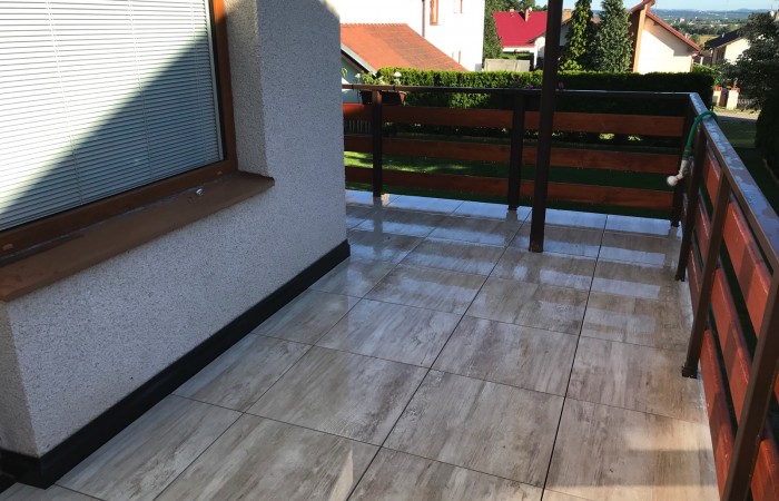 Terasa a dlažba v předsíni